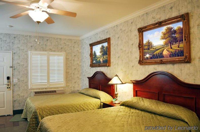 Grass Valley Courtyard Suites Oda fotoğraf