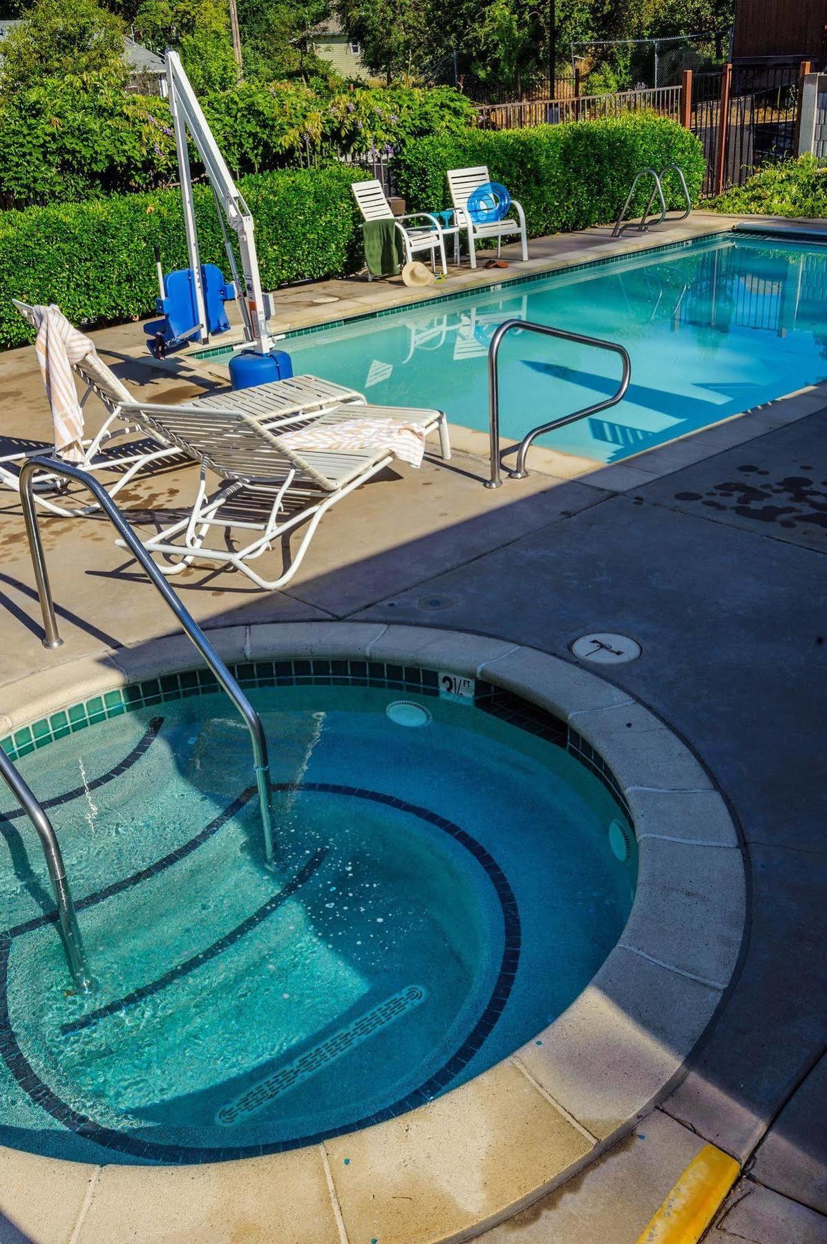 Grass Valley Courtyard Suites Dış mekan fotoğraf